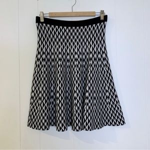 Carmen Marc Valvo Black and White Circle Skirt with Triangle Pattern M •